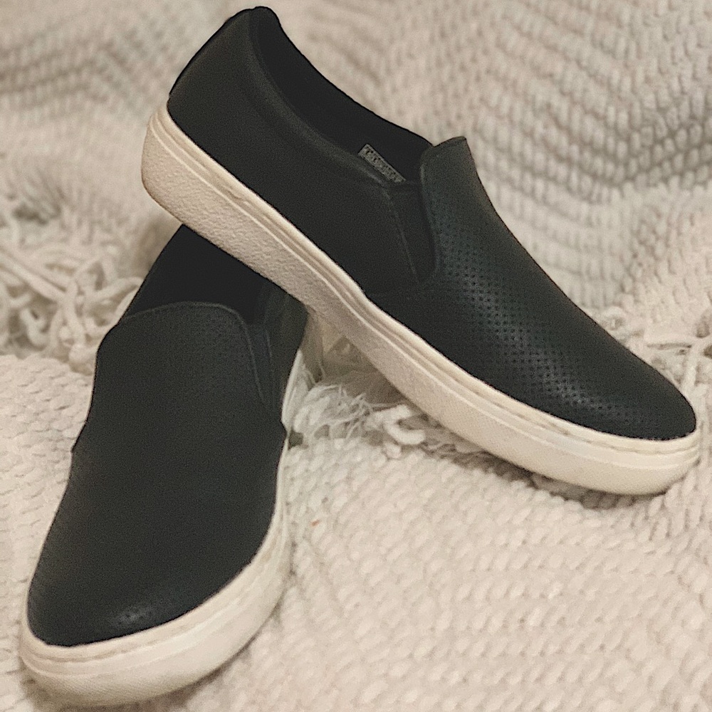 Skechers Air Cooled Memory Foam - image 1